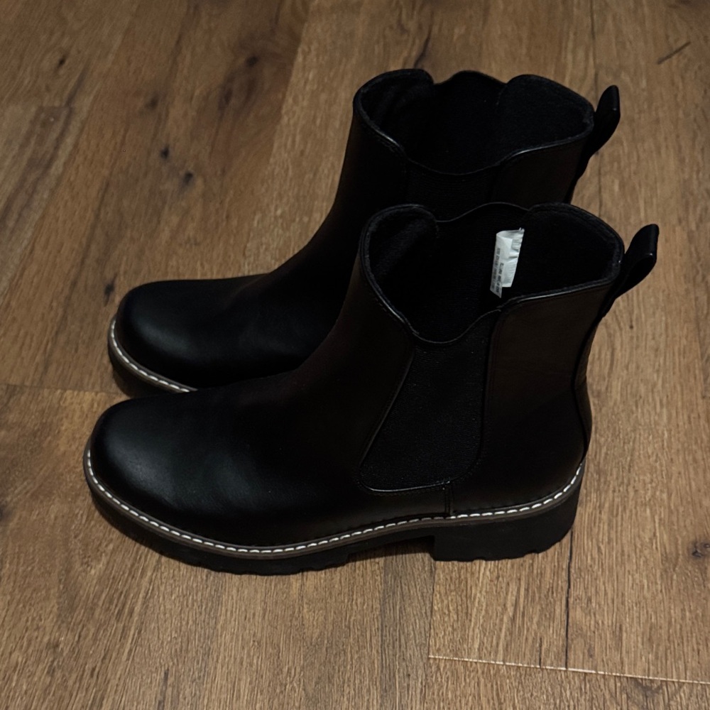 Universal Thread Black Chelsea Boot